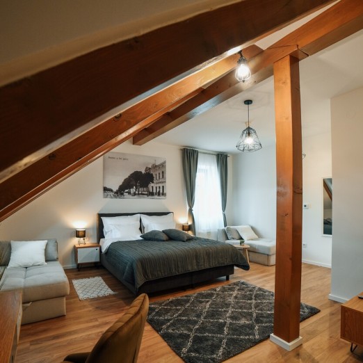 CHOP OLD HOUSE ROOMS & APARTMENT